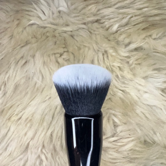 IL MAKIAGE Makeup Il Makiage Foundation Blending Brush 0 Poshmark
